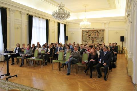 Az új polgári perrend párbeszédre sarkall – hivatásrendek találkozója a kaposvári törvényszéken - fotó