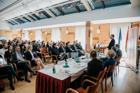 kommunikációs konferencia